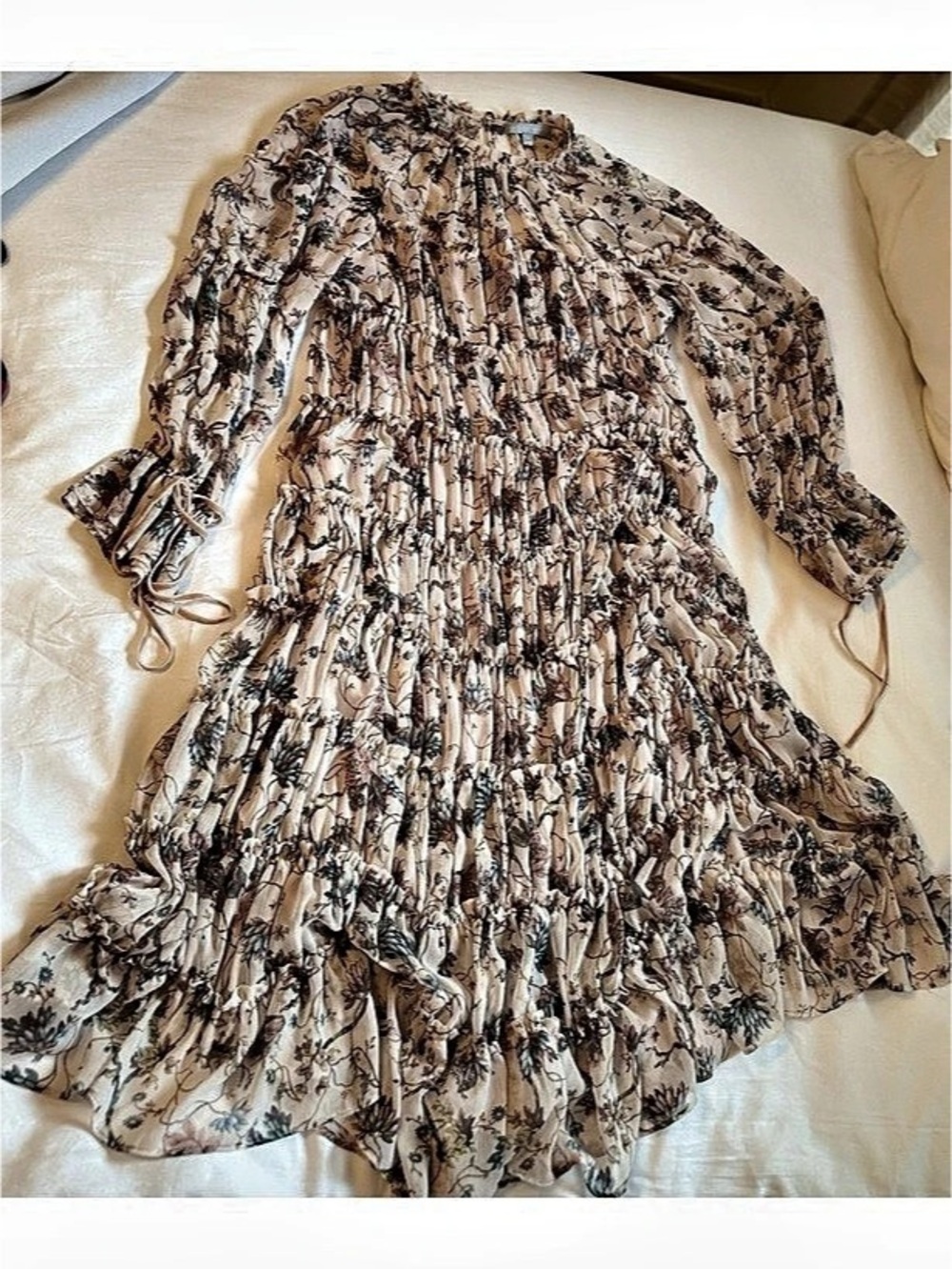 Antonio Melani size 10 Floral Chiffon Smocked Lined Ruffle Long Sleeve
